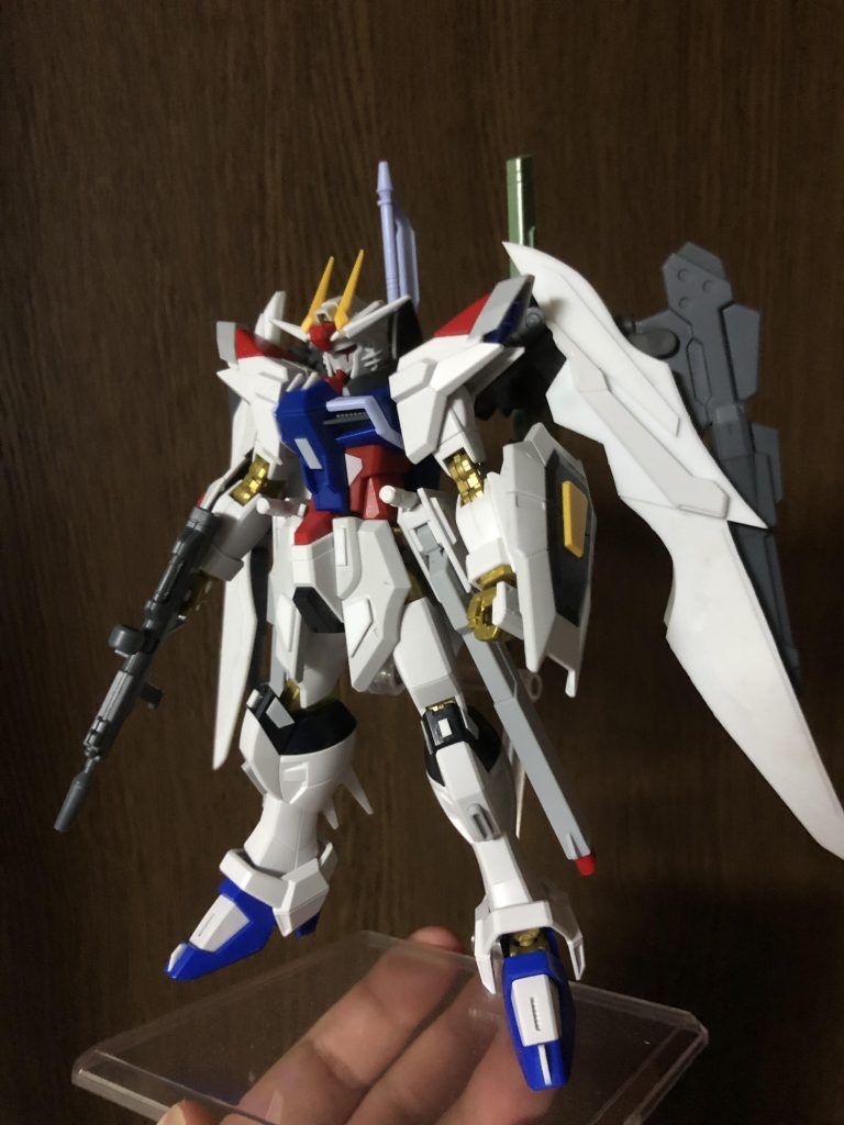 塗装前プラ板を使ってるディテールを加えたり、ブレードアンテナを少し変わった形状にしてみたりと結構改造してます