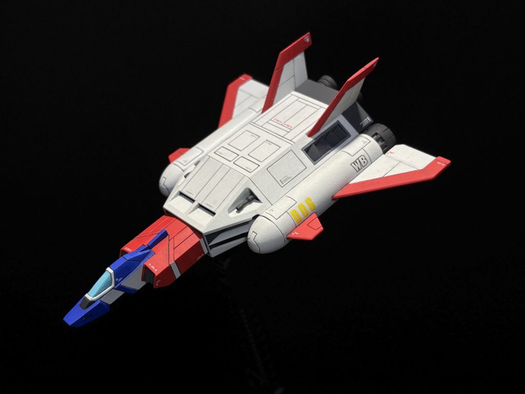 主に手を加えた部分として、天面にスジ彫り追加ブースター部前方のディティールをプラ板で屋根を作ってダクトっぽく加工ドッキングするコアファイターのバーニア部をオミットし、コアファイターが短くなるように加工上記でオミットしたバーニアをバラしてブースターのバーニアを増設メガ粒子砲を機体内部から生えているように加工アクションベースの接続穴を増設こんなところです。書き出すと色々手を加えてそうに見えますが、特段難しい事や大した事はしておりません。