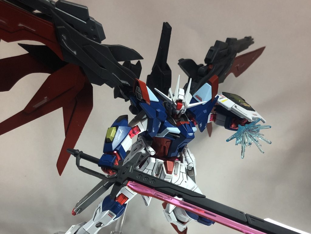 フラッシュエッジは他の改造ガンプラに使用してしまっていたため泣く泣くオミットしましたが、デスティニーの要素としてパルマフィオキーナも使えます