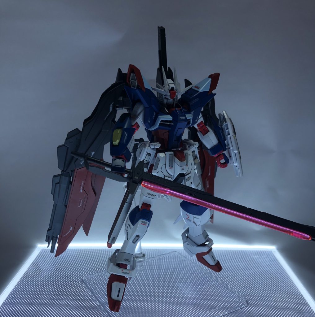 バックパックの羽はプラ板から自作しました同じ形でパーツ作るのって結構大変なんですね・・・