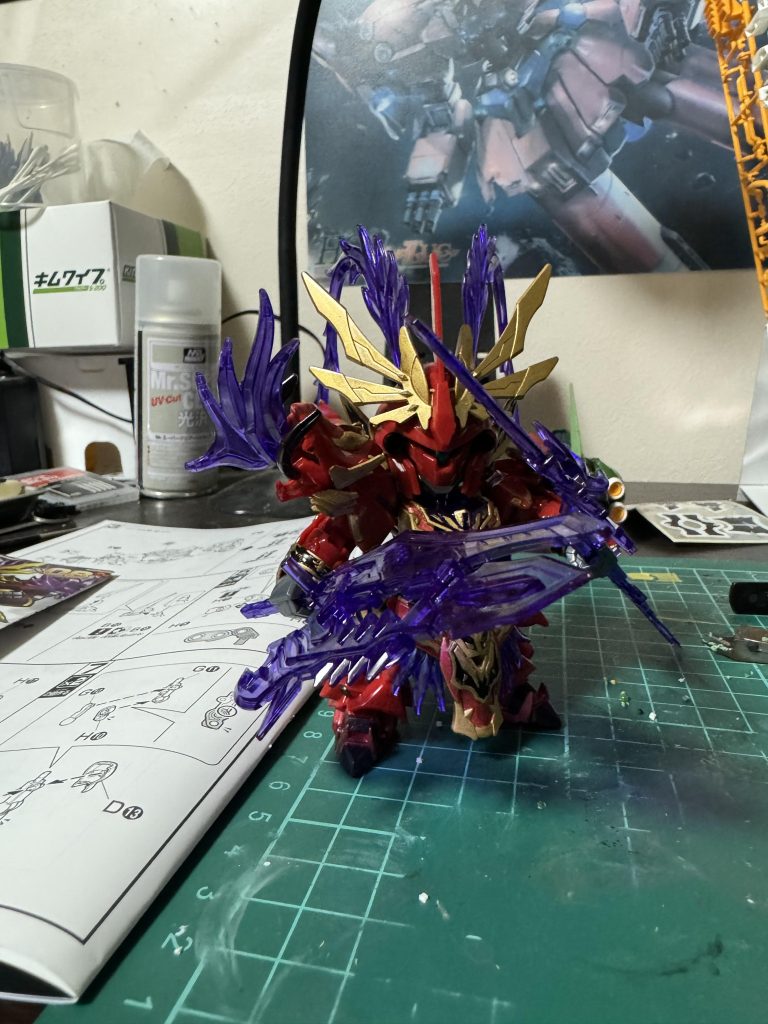 SDのポーズとるの難しいですね。初めてのSDの投稿です。筆塗りで部分塗装しました。色分け多くて意外と大変でしたが、1000円ちょっとで楽しめたのでよかったです。ご覧いただきありがとうございました。