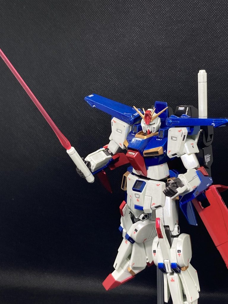 あまり好みでないが、、でっかいビームサーベル変形機構もあってか、稼働域はあまりないちなみに、全塗装後は、水性塗料というのもあり、変形は怖くてできない。。。