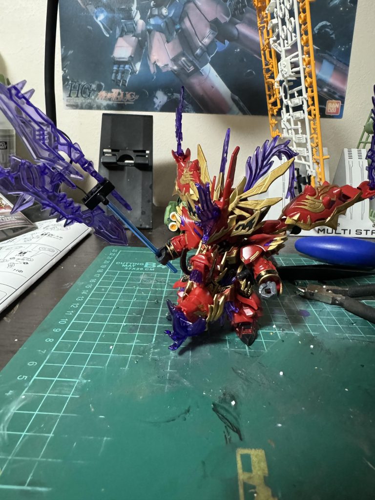 呂布といえばデカくて長い武器だと思ったので、張遼サザビーのパーツを使って武器をでかくしてみました。