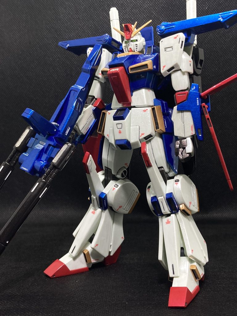 全身ショットにて元々情報量は多いため、追加筋彫りはせず、部分塗装とデカール増し増しにしました