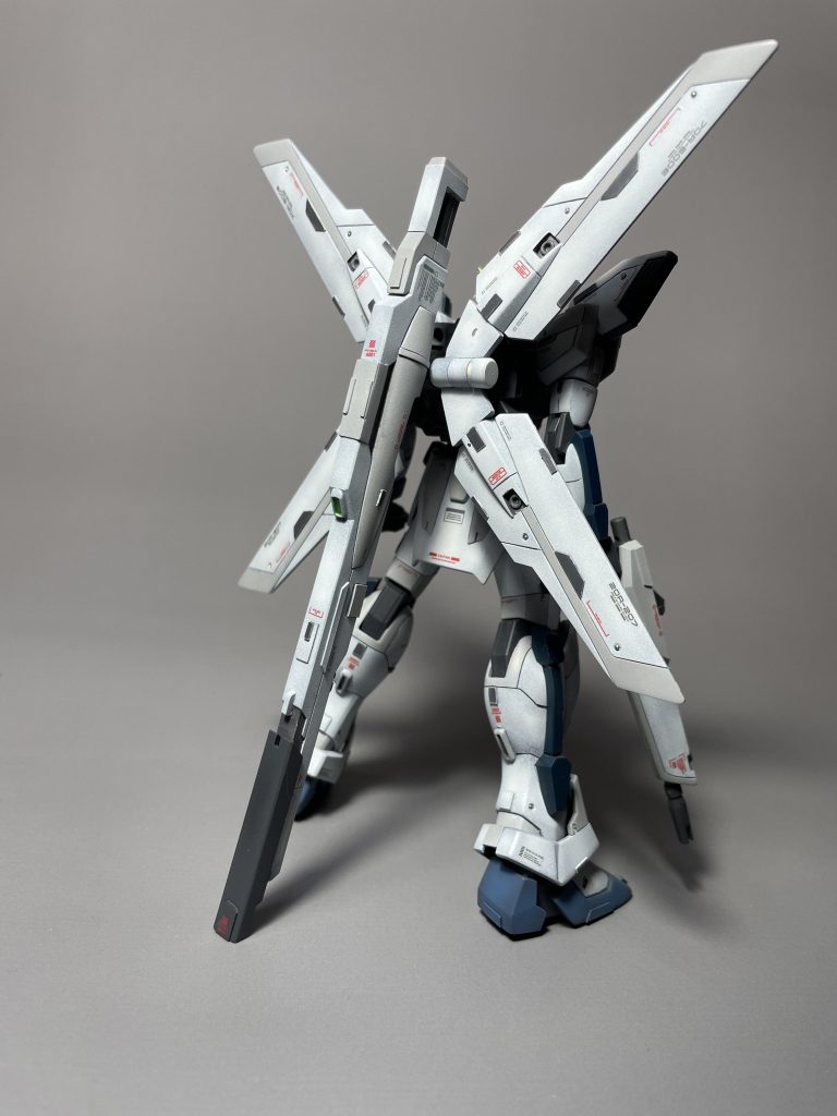 リフレクター展開状態佐々木小次郎状態の通常状態も好きですが、このリフレクター展開状態もかっこいいですよね。 リフレクターはシルバーで塗装後に蛍光クリアを吹いてます。蛍光クリアってどんな色でも発光させることできるし、今のところ欠点を感じていないのですが、どうなんでしょうかね