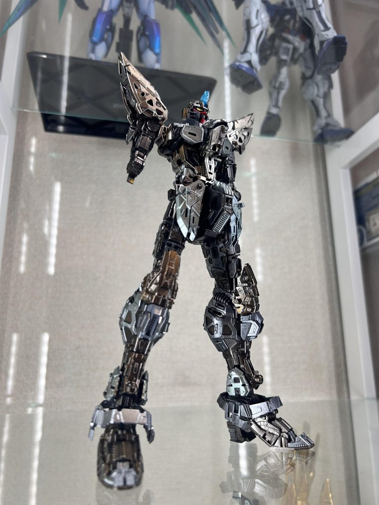 内部フレームは5種類のシルバーを塗装 