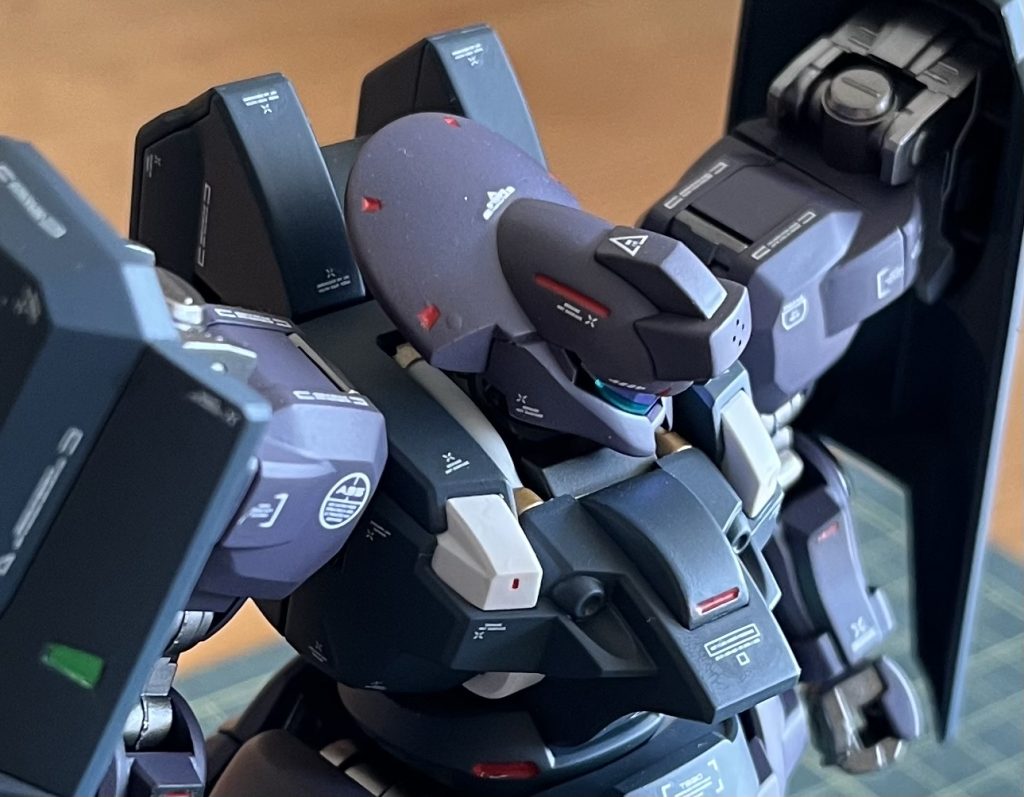 でも、首元の塗り分けにこだわってみました。