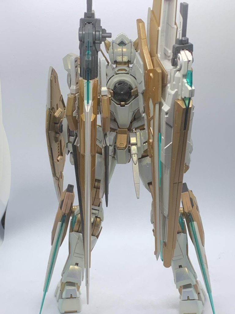 アヴァランチ用背面パーツを用いてビームサーベル✖️4GNソードロング/ショートGNソードⅡロング/ショートGNバスターソードⅢ✖️2GNカタール✖️2GNソードブラスター