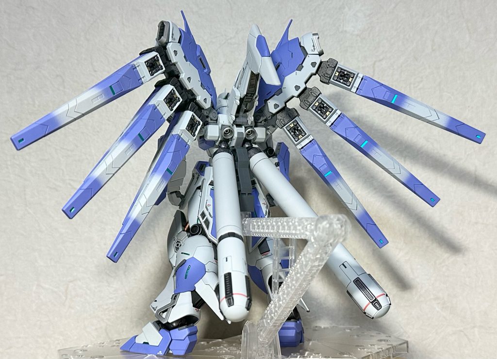 素体であるHi-νはCCA MSV版をイメージしていたのですが、塗料の選別ミスでVer.Ka寄りになってしまいました💦