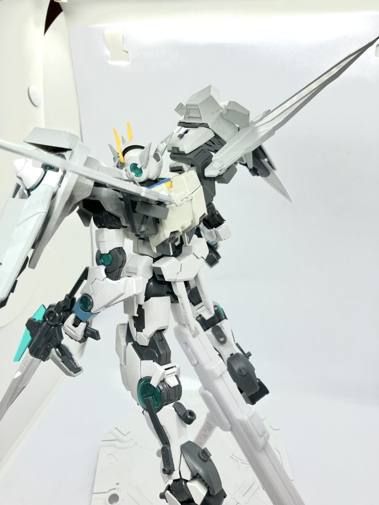 フライトモードダブルオーブランシュのオリジナルギミック普段はマントみたいになっているが空中戦ではウィングが展開して空中や宇宙空間を駆け巡る