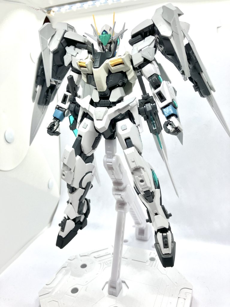 というわけでダブルオーブランシュでした初めてMGバルバトス以外のMG機体を改造しましたがなんとかカッコよく完成しましたちなみにオーライザーも改造済み、周りにジョイントの接続穴もあるので合体も可能です!お楽しみに〜!