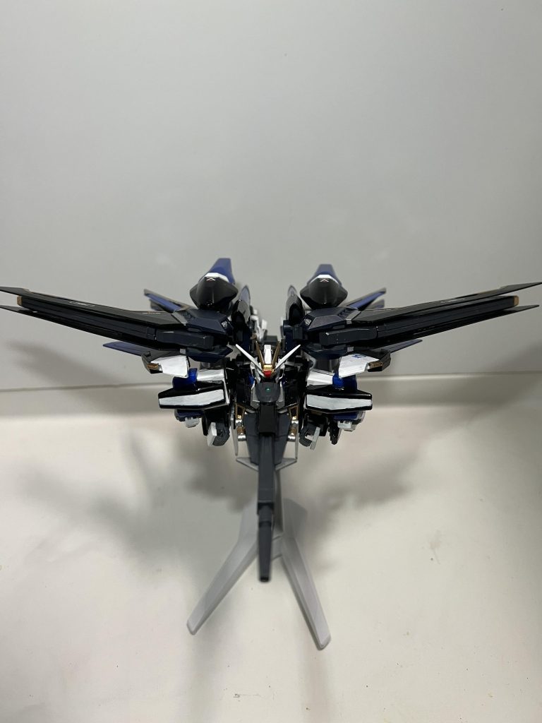 ストライダー形態。レールガンが腕と干渉する為、可変機構はAGE-2まんまではなくフラッグやイナクトに近い形に