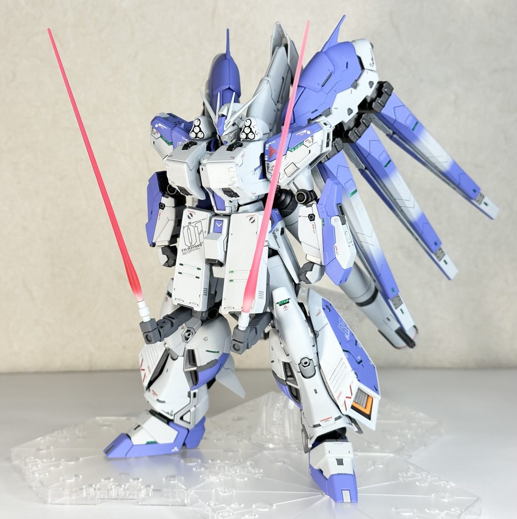 更にフロントアーマー裏側には、RGでは省かれた隠し腕ギミックを追加!隠し腕は主にボールデン及びバトルアムアムで構成されており、差替えなしで展開可能です。