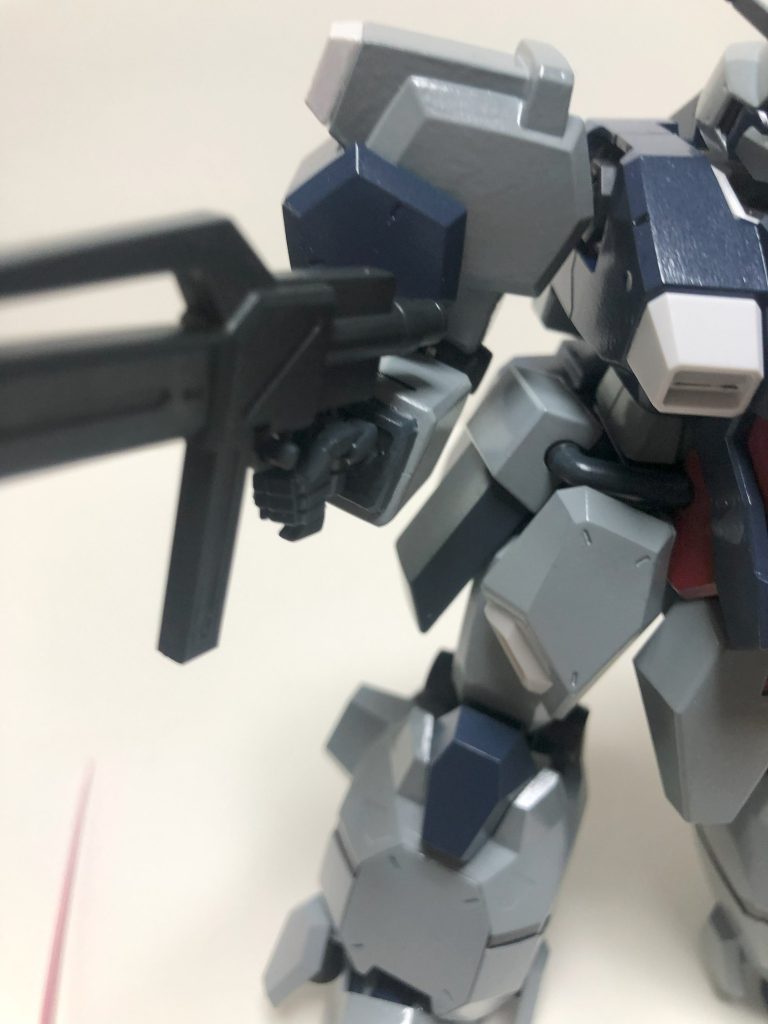 手首周りも公式HPを見つめてまったく同じカラーリングにメンソーフデがなかったらやってない工程でしょう…wここにも合わせ目あるからね?!処理って塗ってるわけです、たったここだけの為に!!!二機分!!!