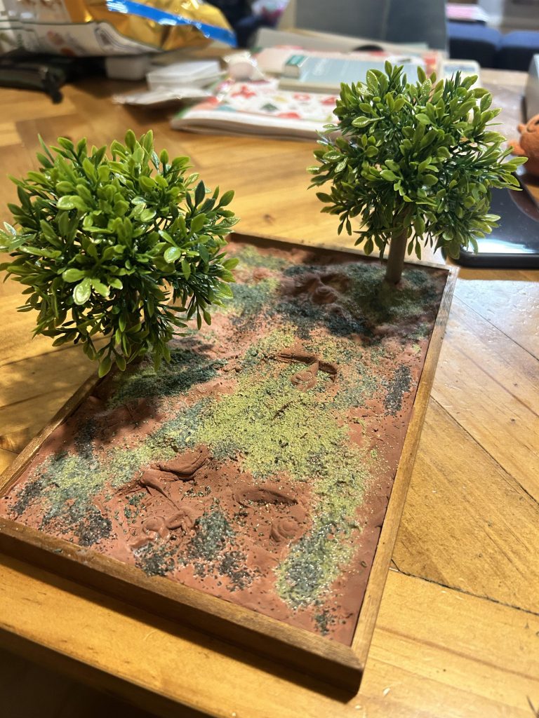 ザク配置前のジオラマです。制作費は1000円くらいでした。