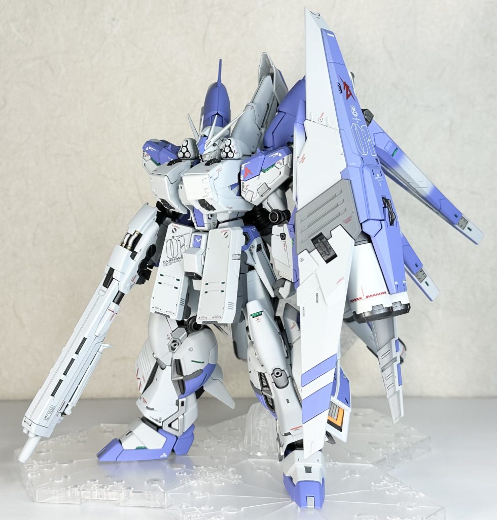 ドデカいハイメガシールドも、ネオジム磁石でしっかり保持。重量によりシールド側へ傾くので、それを見越してHi-νの腰フレームを接着してあるため、全く傾きません