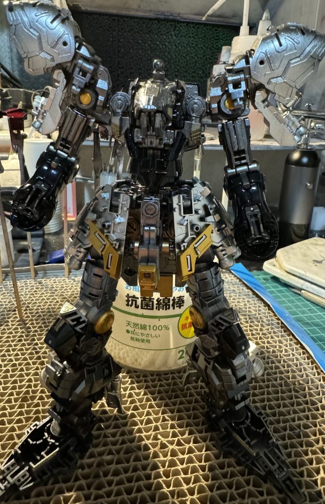 フレームもメタリック系数色で塗り分け