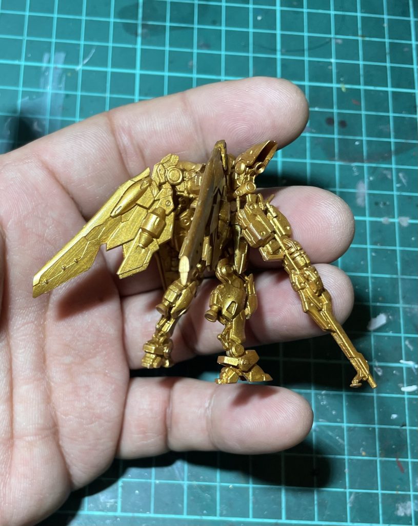 ウイングガンダムはポロリが酷いので接着しながらベタ塗り。サクサク消化できてこれはこれで楽しかったです。