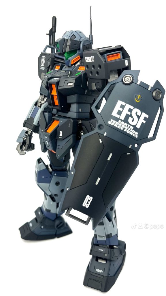 全体に濃いめの配色