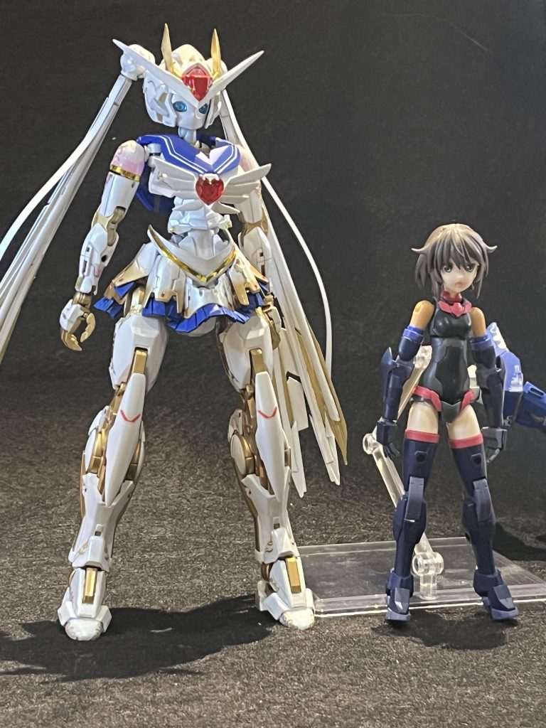 美プラXガンプラミキシング動画など拝見するとHGでミキシングしていることがほとんどですよね。サイズ的にHGしかあわないからなんですが、大きさを比較するとこんな感じです。