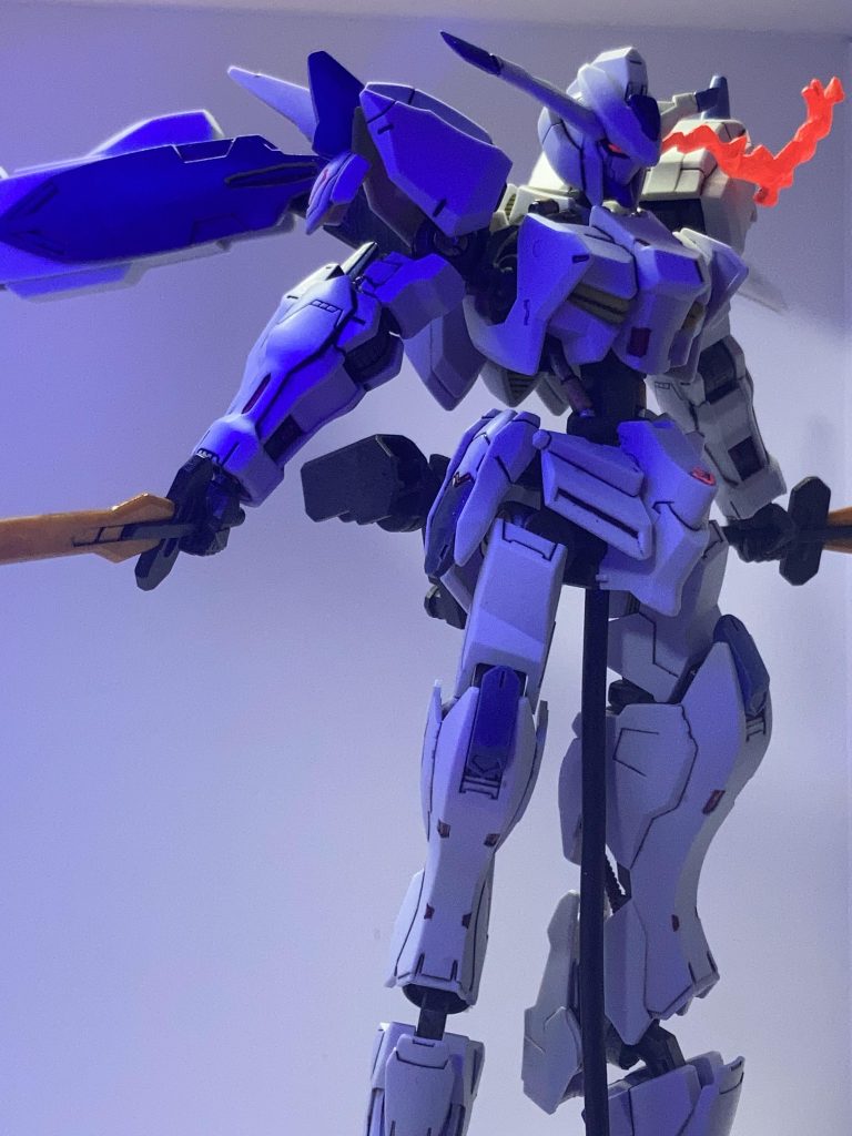 コンタクトを作ってあげました。蛍光塗料を塗りたくってやりましたよ。