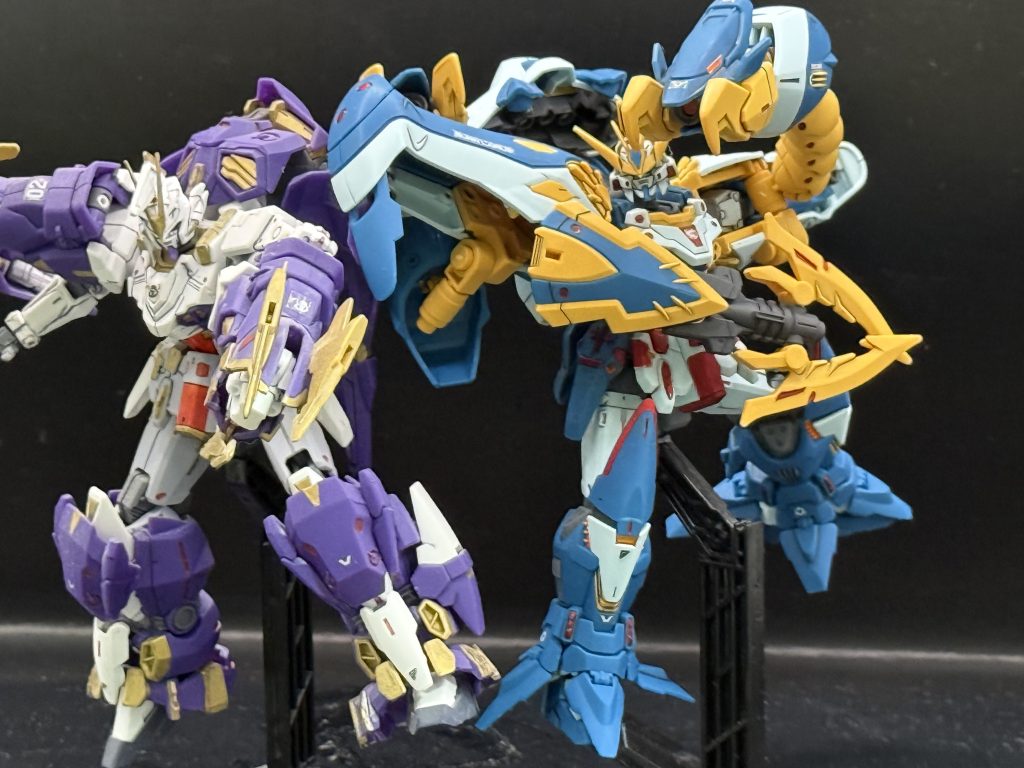 最後はアスクレプオスとのツーショットでパシャリ。部分塗装に付属のシールに墨入れ、艶消しでフィニッシュです。まさか令和になってここまでG-UNITシリーズがキット化するとは思わなかったですね。後二機も期待したいです。