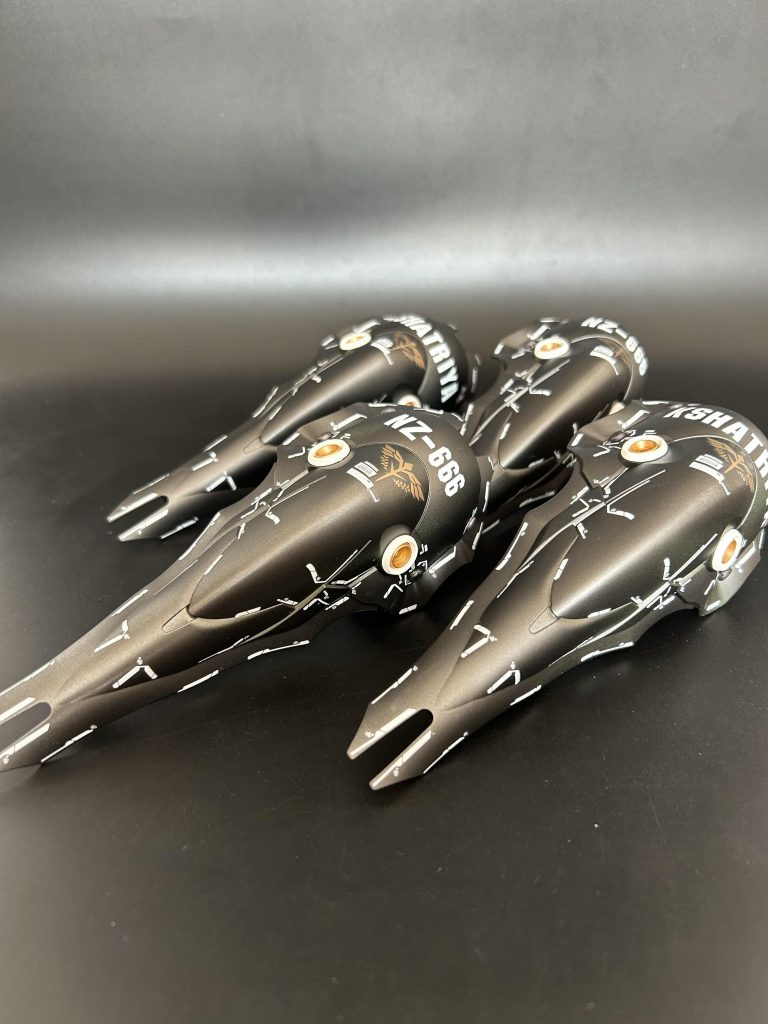 バインダー。4枚とも同じ場所に同じデカールを貼るためにバインダーだけでRGサザビー用デカールを4枚使いました。