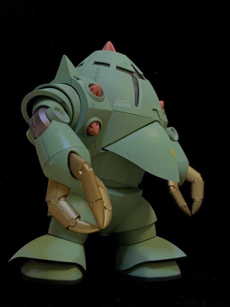 爪はゴールドで塗装しましたが、迫力が出たと思います。