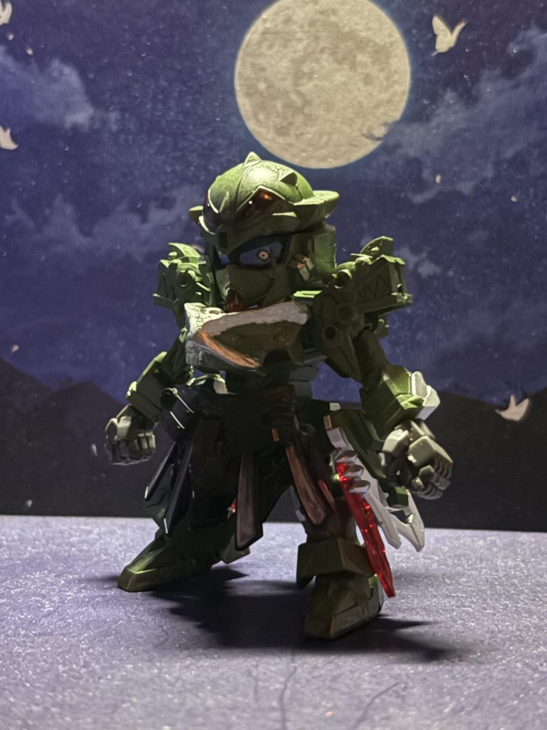 千力の頭上部と甘寧の顔を組み合わせているので、軽装状態にもマスクオープンも可能にサイドスカートは甘寧のフロントスカートを切り離して穴を拡張して、ファントムを再現