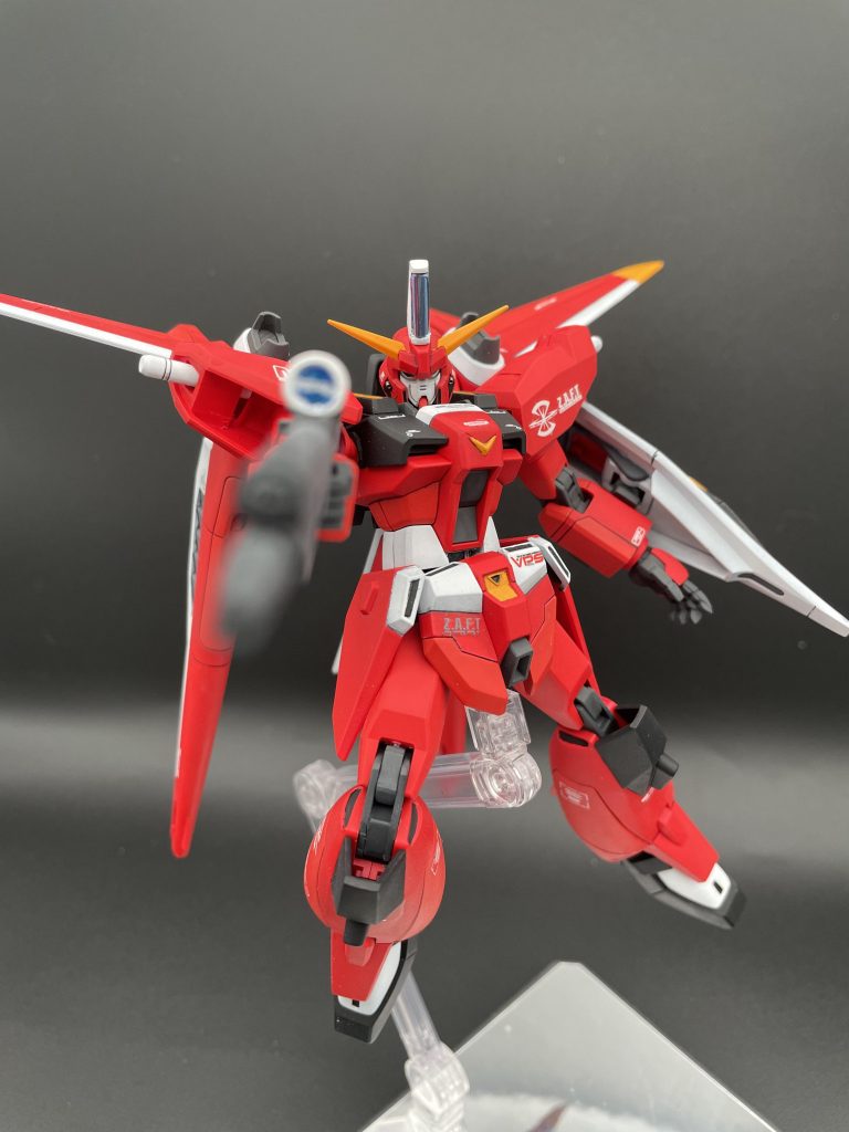 ヒジ、ヒザの関節はHGCEインパルスのものを使い、肩関節はボールジョイントに交換してあります。