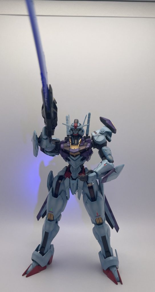 実物大ガンダムの様に、ナビゲーションランプをイメージして蛍光カラーで足と手に赤と緑を入れて見ましたが、目立ちませんね