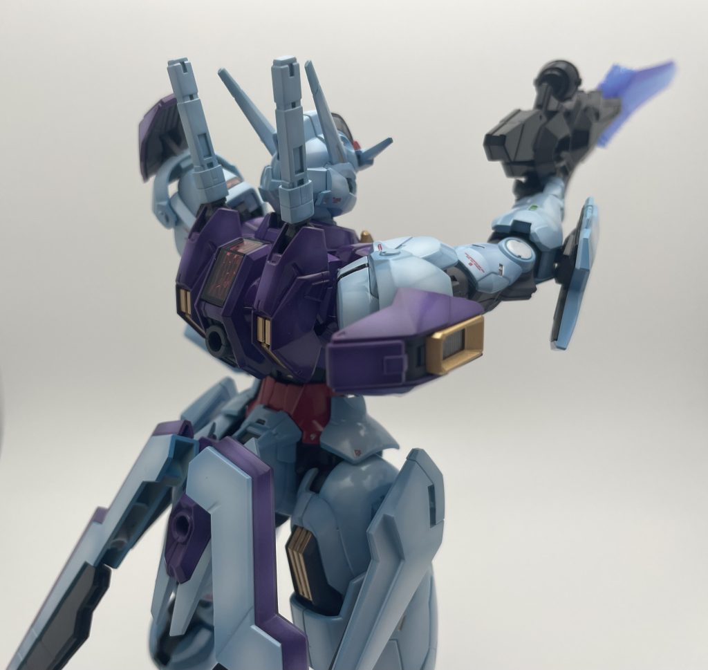 今回初めてフルメカニクスを組みましたが、パーツ少なめの割にパーツ分けも程々にあり、膝関節部のスライドギミックありで、個人的に丁度良いボリュームでしたビットオンフォーム状態にすると、シールドが無くなってしまうので、もう一枚シールドが欲しいですね