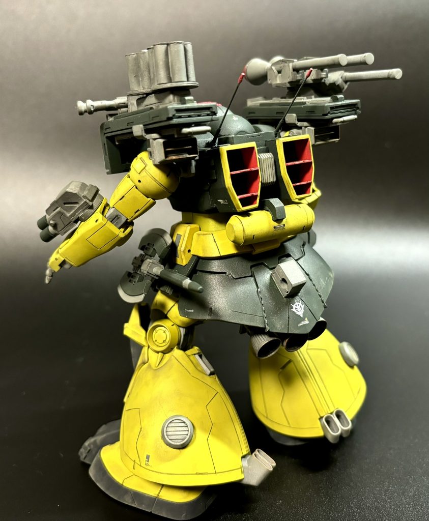 ジオンのマークをどこにいれるか悩みましたがリアスカートど真ん中