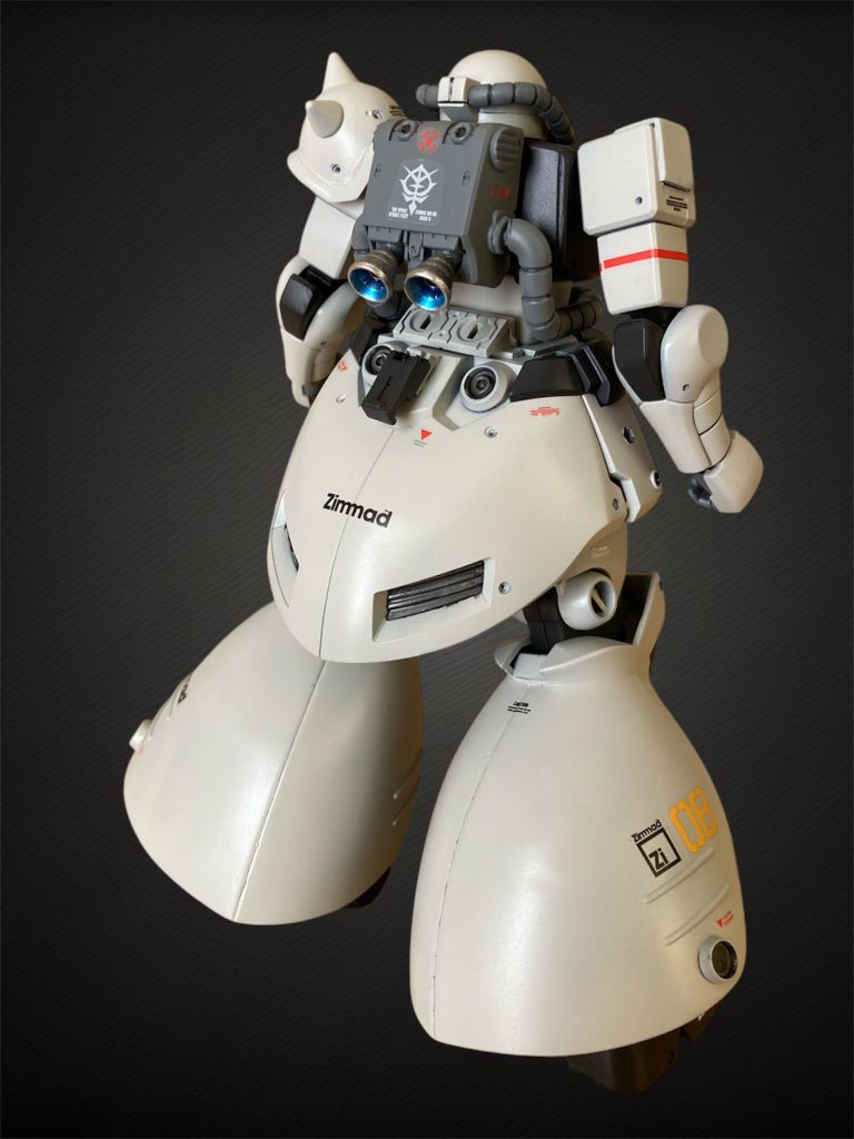 ザクとドムを合体させるだけなので簡単と思っていましたが取付軸を移植したり、腰回りのスカスカ具合を解消するのも以外と手こずり、パーツ加工やらなんだかんだで一ヶ月以上かかりました。各所にバーニアを付けたり丸モールド掘ったり久々に細かい作業しました。時間かけた事もあり思った以上にかっこよく出来たと思います。