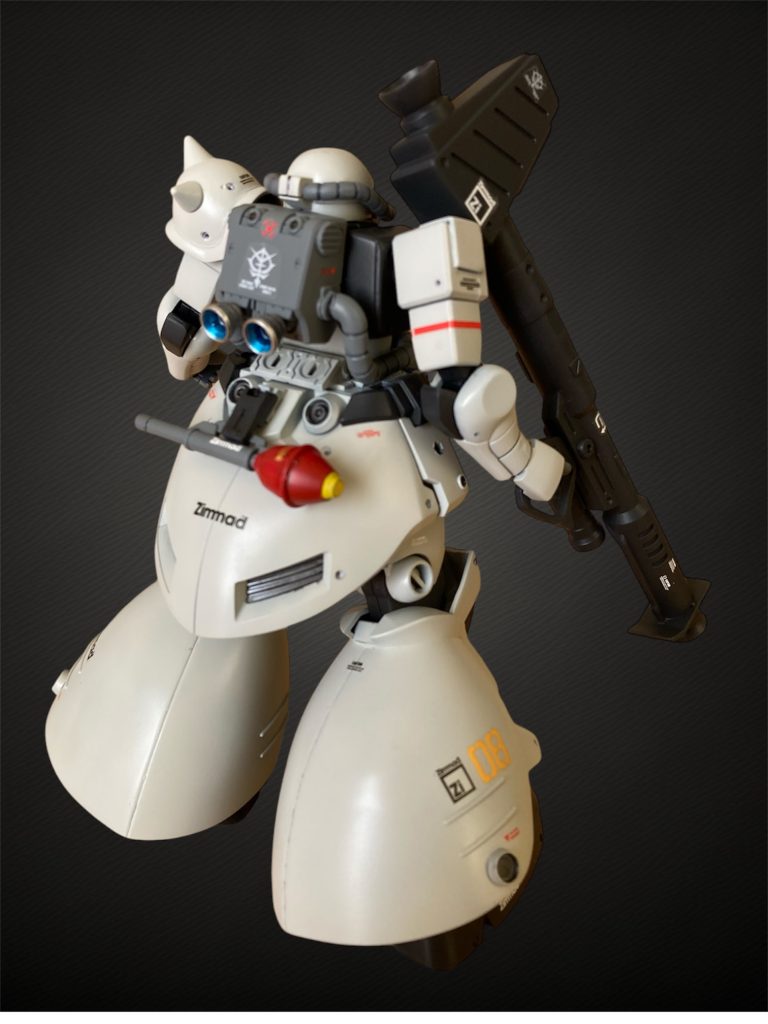 少しピンボケしてますが…後ろ姿(武装あり)です。デカール類は様々な水転写デカールの寄せ集め、特に今まであまり使っていなかったツィマットのモノは結構貼りました。