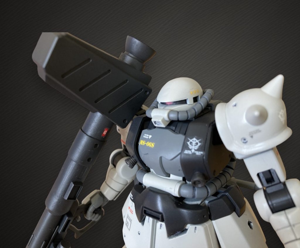 腰の軸取付部を1mmほど前にしすぎたようで腰を動かすのが困難です(動かすと塗装が…)。