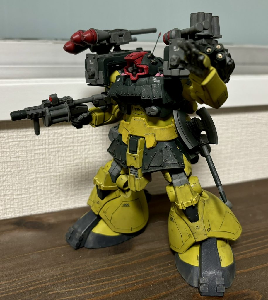 通常の照明で撮影すると渋いカラーリングです。ウェザリングが楽しすぎました。前回の反省を活かして満足の出来になりました。