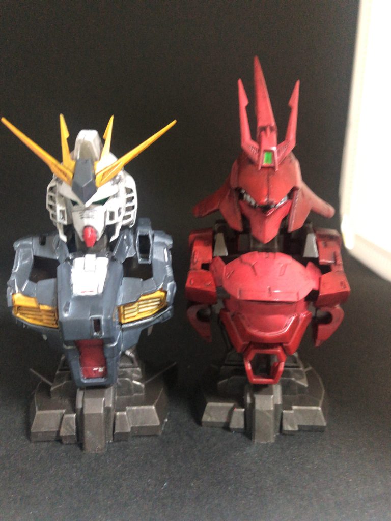 やっぱりこの人とツーショットですよね!またνガンダムのメカニカルバスト見つけ次第欲しいです。