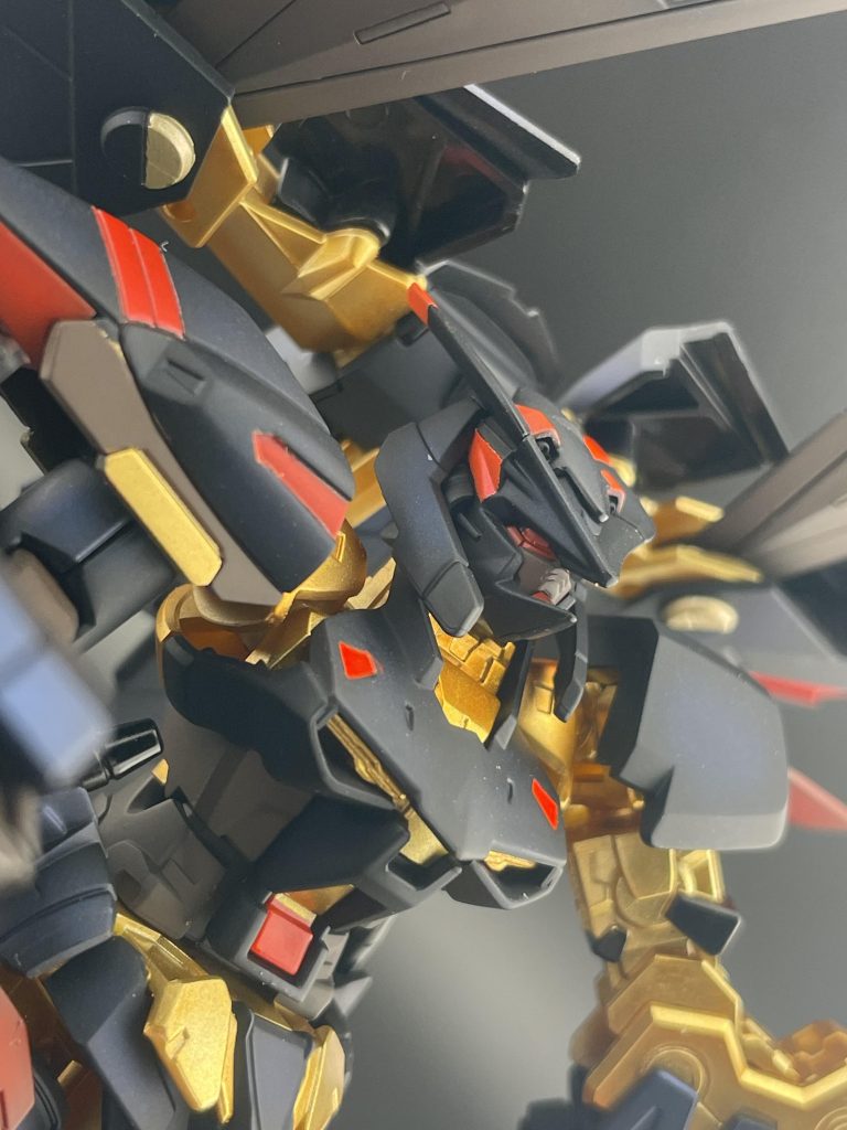 額のモノアイっぽい奴も塗り忘れてますね当然、手直ししてません