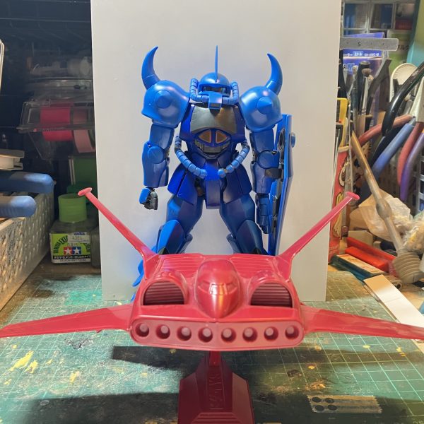 1/100 ドダイYS製作1日目旧キットのドダイYSを参考に縮尺を計算して1/100サイズでスクラッチしていきます♪グフを乗せて縮尺通りにしてみたら、少し窮屈な感じに見えてしまいましたから、少し拡げて自然な立ちポーズが出来るくらいの幅にしましたこのドダイYS、微妙な曲面になってて箱組みでの再現は少し難しいですね〜この箱の写真は底面側になります排気ダクトがあるから前もって下準備しています （3枚目）