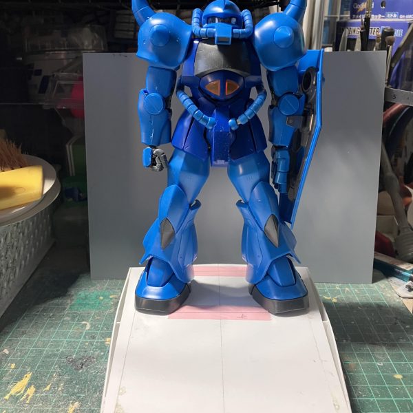 1/100 ドダイYS製作1日目旧キットのドダイYSを参考に縮尺を計算して1/100サイズでスクラッチしていきます♪グフを乗せて縮尺通りにしてみたら、少し窮屈な感じに見えてしまいましたから、少し拡げて自然な立ちポーズが出来るくらいの幅にしましたこのドダイYS、微妙な曲面になってて箱組みでの再現は少し難しいですね〜この箱の写真は底面側になります排気ダクトがあるから前もって下準備しています （2枚目）