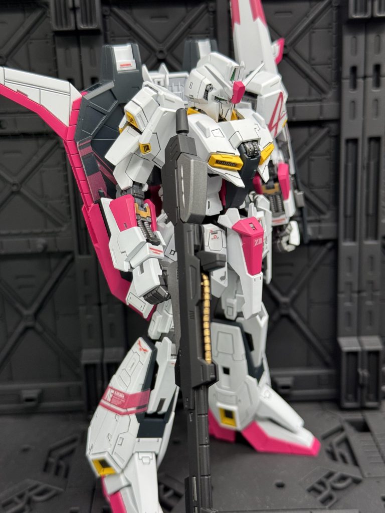 RG Zガンダムは発売当時、初めて行ったガンダムベースで知り、ガンプラ熱を呼び戻すきっかけになったキット。すごく思い入れあるんですが、まだそんなに作ってなかったあの当時、パーツ壊さずによく作れたなと思います。今回2回目の製作ですがところどころ破損して補強してます…