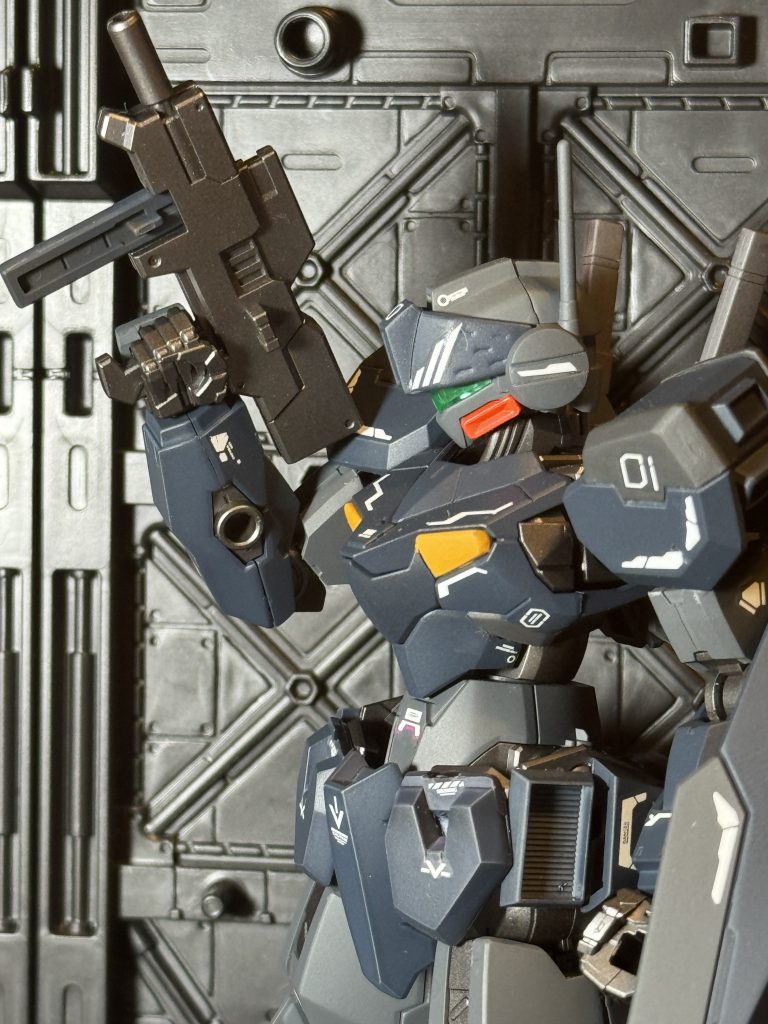 ガンヴォルヴァはスタイリッシュでかっこいいけど、顔が好きになれず、、、量産機といえばジムだよねということで。