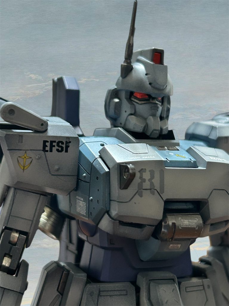 上半身です。ダメージ表現にとデカール削りすぎました