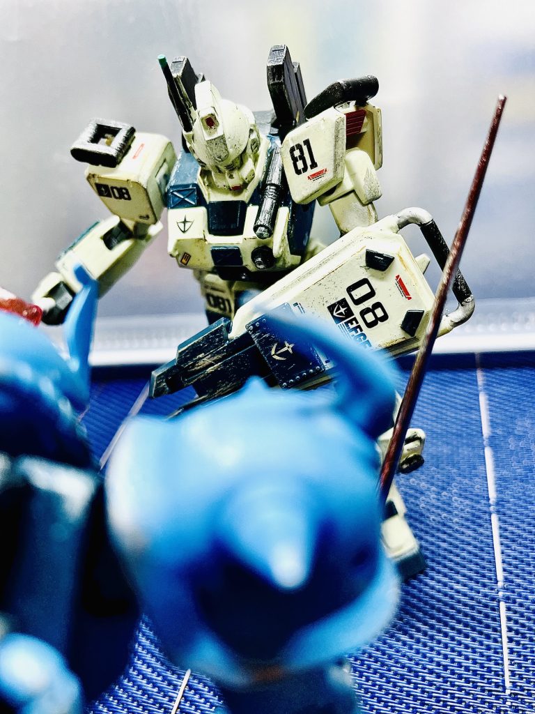 そして、最後はやはりグフ・カスタムとの一騎討ち!全筆塗装、他社製デカール、シルバーとリアルタッチマーカーでウェザリングしつや消しトップコートしています。