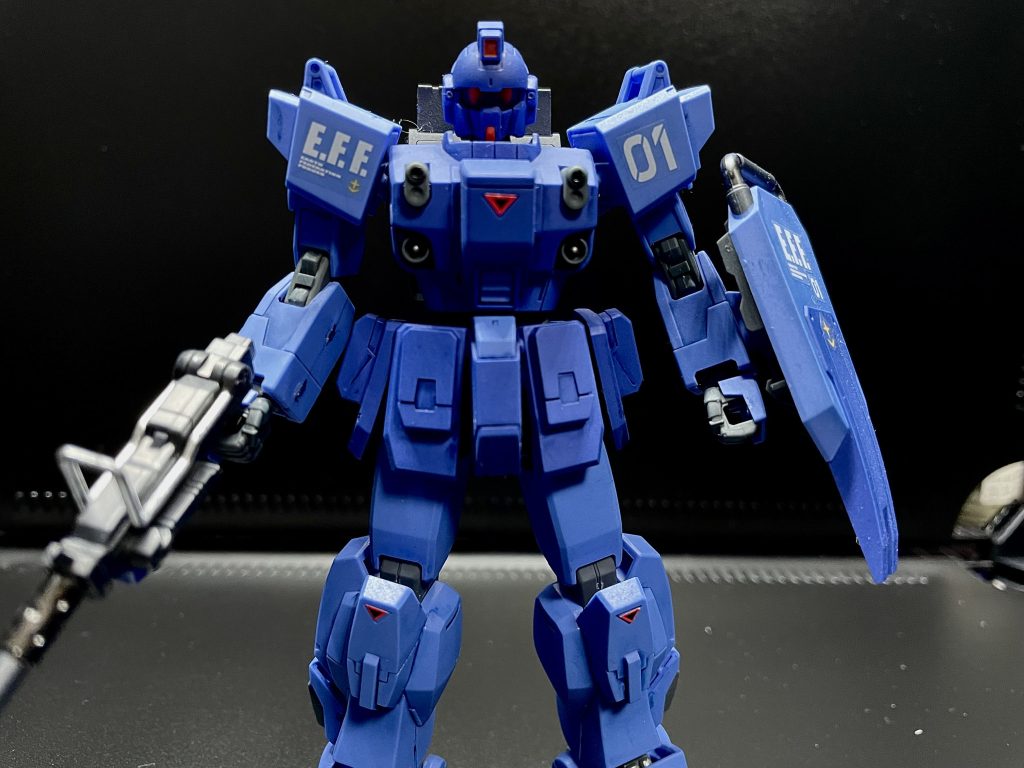 バイザー内側の内部構造にシルバーを追加したことでうっすらバイザー越しに見えるのでよかったです。光の向きで片方、両方と光り方が変わるのは嬉しい誤算でした。