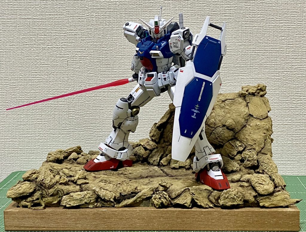 前回投稿の試作1号機を乗せてみました。敵を見据えて構える感じ、イイ!