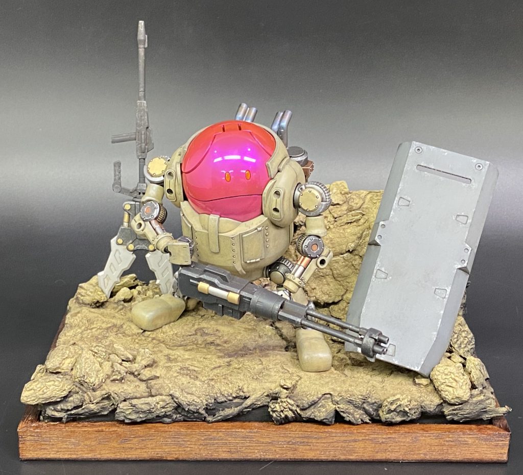 一番くじのJ-1賞と獅電の盾で武装してみました。付属のハンドパーツは拳のみなので、オプションパーツセットの武器持ち手に変更。