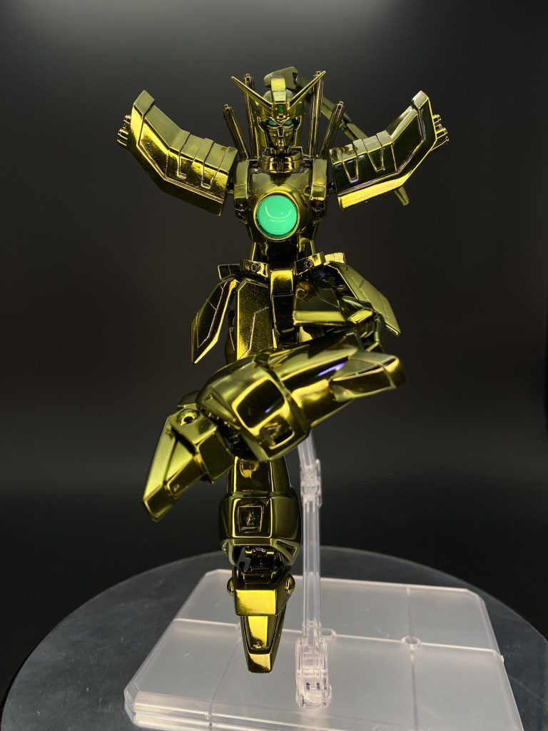 破損バージョンのポーズも。サイドアーマーを後ろに逃がせるデスティニーの腰ブロックが相性よかったです。