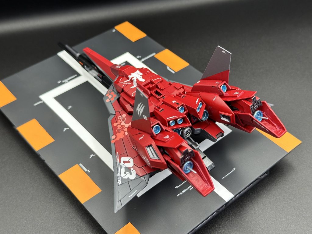 足裏をくりぬいたりマニピュレーターを外してバーニアを増設しています。